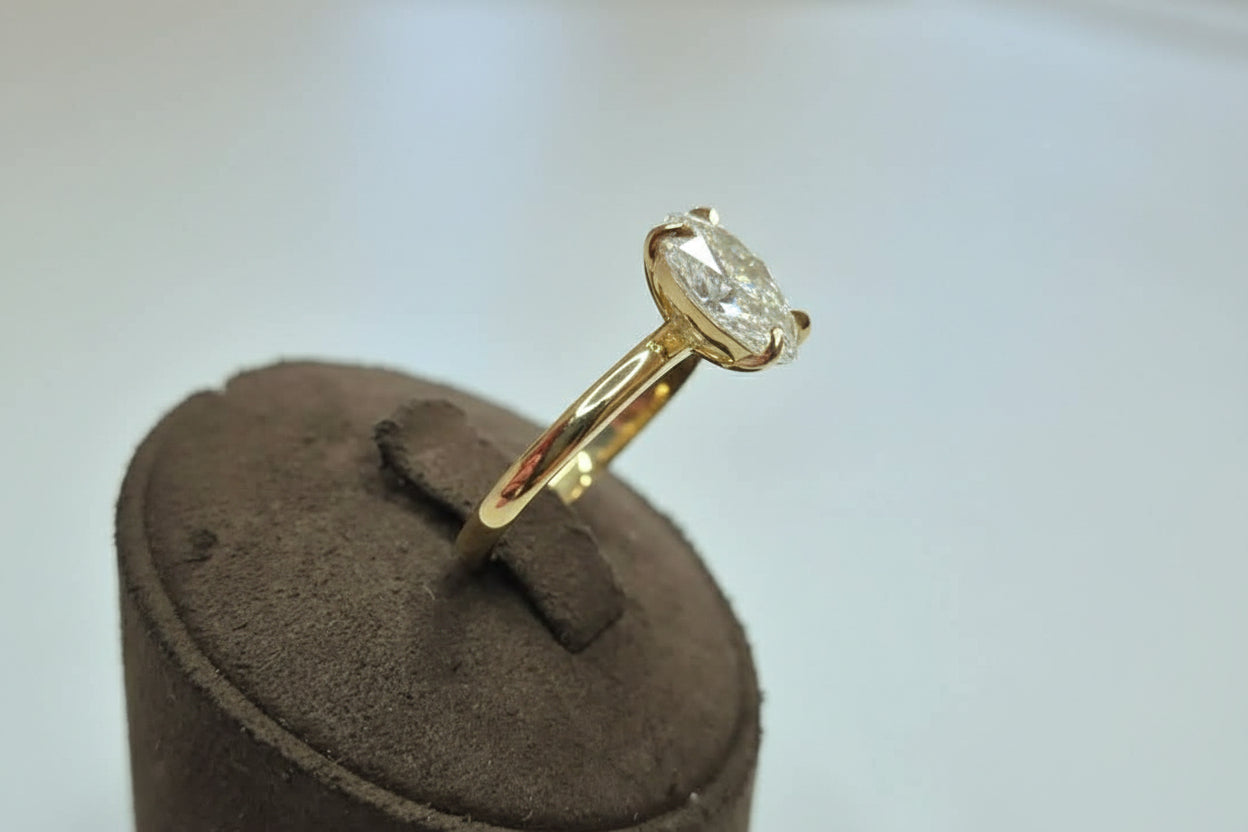 The Oval Solitaire